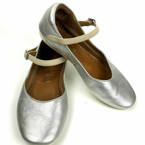 clarks silver flats